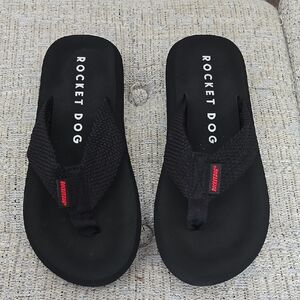 ROCKET DOG BRAND WOMEN'S BLACK FLIP-FLOPS, SIZE 9